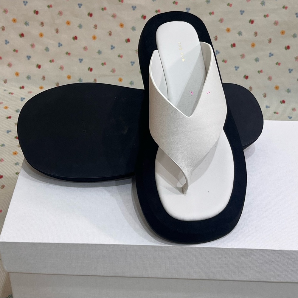 The Row women's Blackand White Sandals - Picture 5 of 5